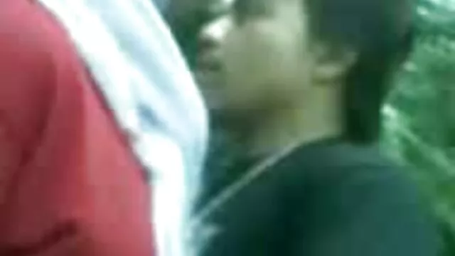 Une ado allemande mignonne et chaude se fait enculer porno avec des arabes