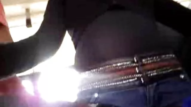 Buty salope jouant avec sa film pornou arabe chatte rasée dans la cuisine