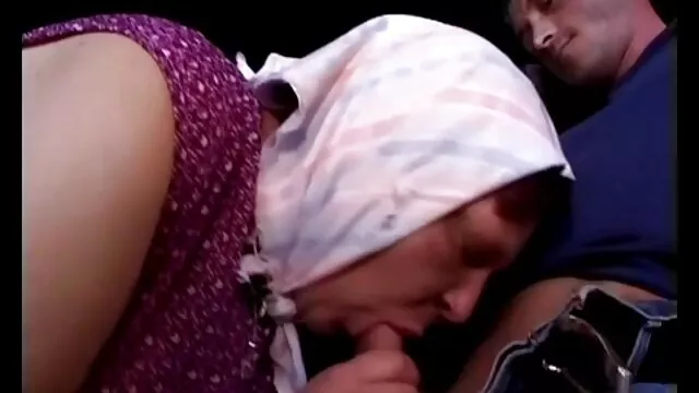 Kelly est une milf qui vise à video porno gratuit arabe plaire!