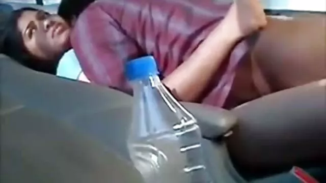 Sa petite film poreno arabe bite noire la faisait crier
