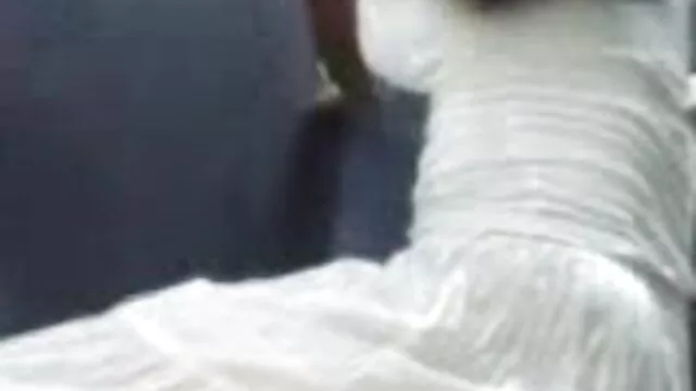 Chubby Slut suce une bite sur ses genoux et obtient un soin du film sex gratuit arabe visage