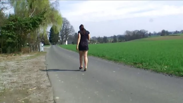 Danse! Énormes filmxxx arab seins parfaits en larme dansant sur webcam