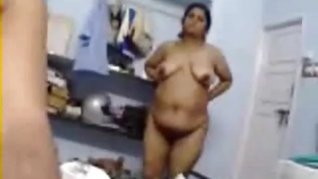 Chatte MILF étirée site arabe porno et poilue poing dur chatte mature