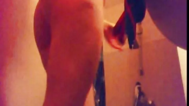 Papa - Brune sexy film porno des arabes baisée sur la table de billard