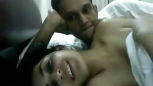 Blonde platine porno gratuit arab chevauche une énorme bite tout en donnant la tête