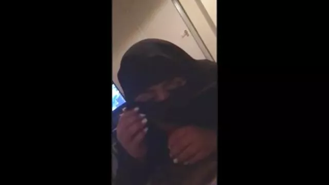 Salopes lesbiennes baisent un film sexe gratuit arabe gode à double extrémité