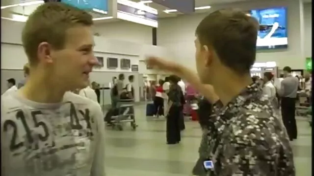 Un vieil films x arabes homme effrayant déchire ses bas de nylon et lui baise le cul